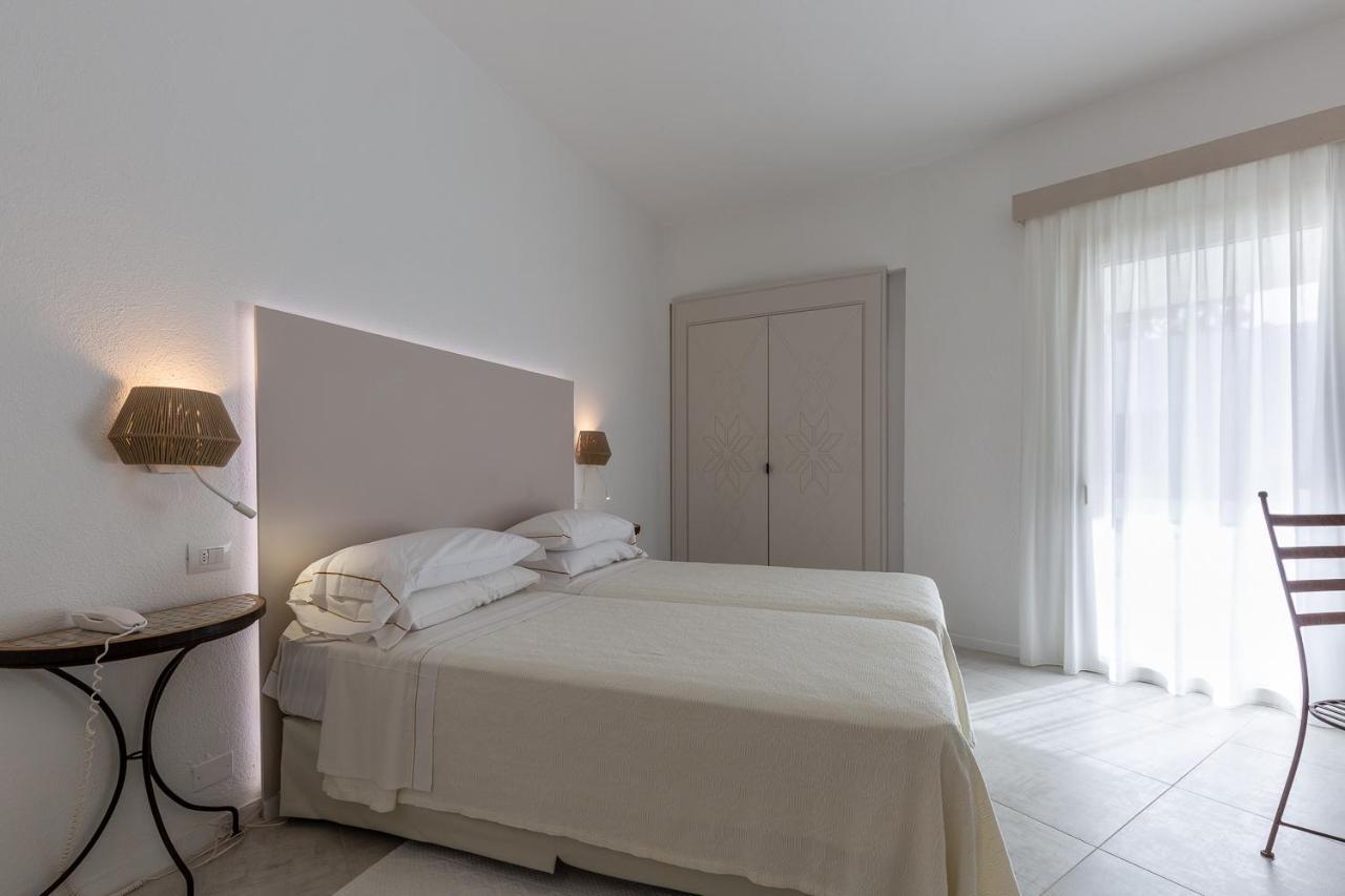 Hotel Flamingo Santa Margherita di Pula Esterno foto