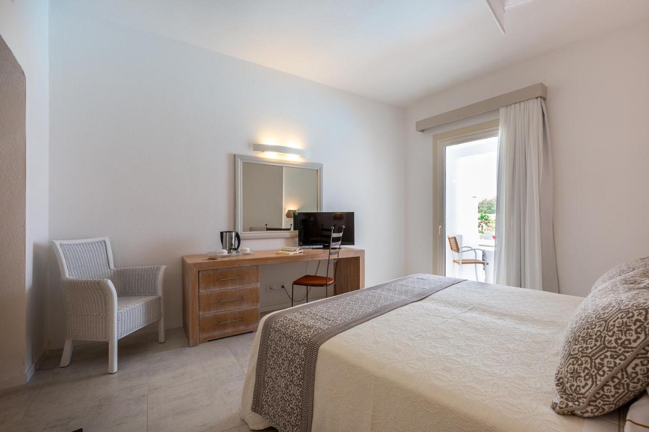 Hotel Flamingo Santa Margherita di Pula Esterno foto