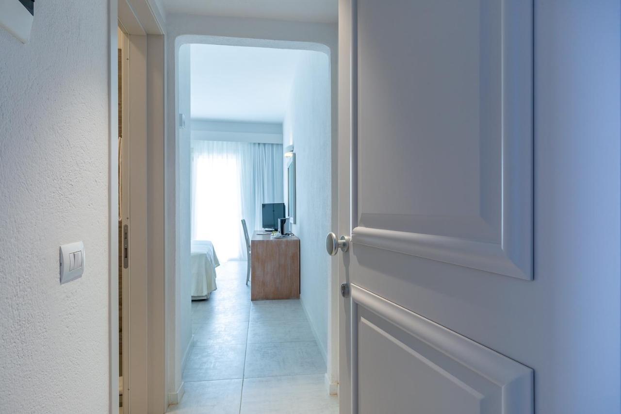 Hotel Flamingo Santa Margherita di Pula Esterno foto