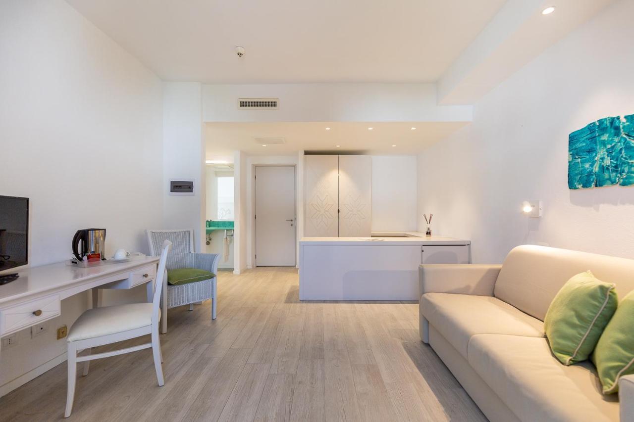 Hotel Flamingo Santa Margherita di Pula Esterno foto
