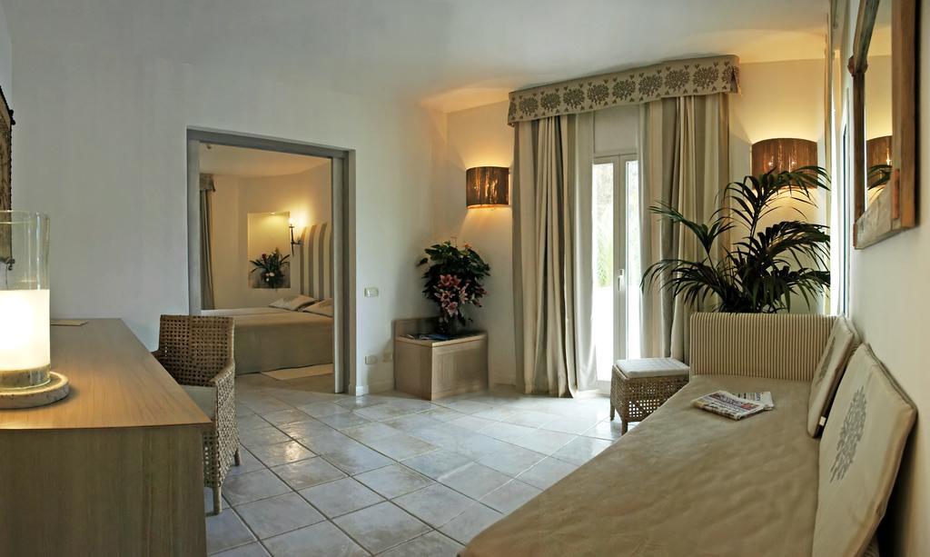 Hotel Flamingo Santa Margherita di Pula Esterno foto